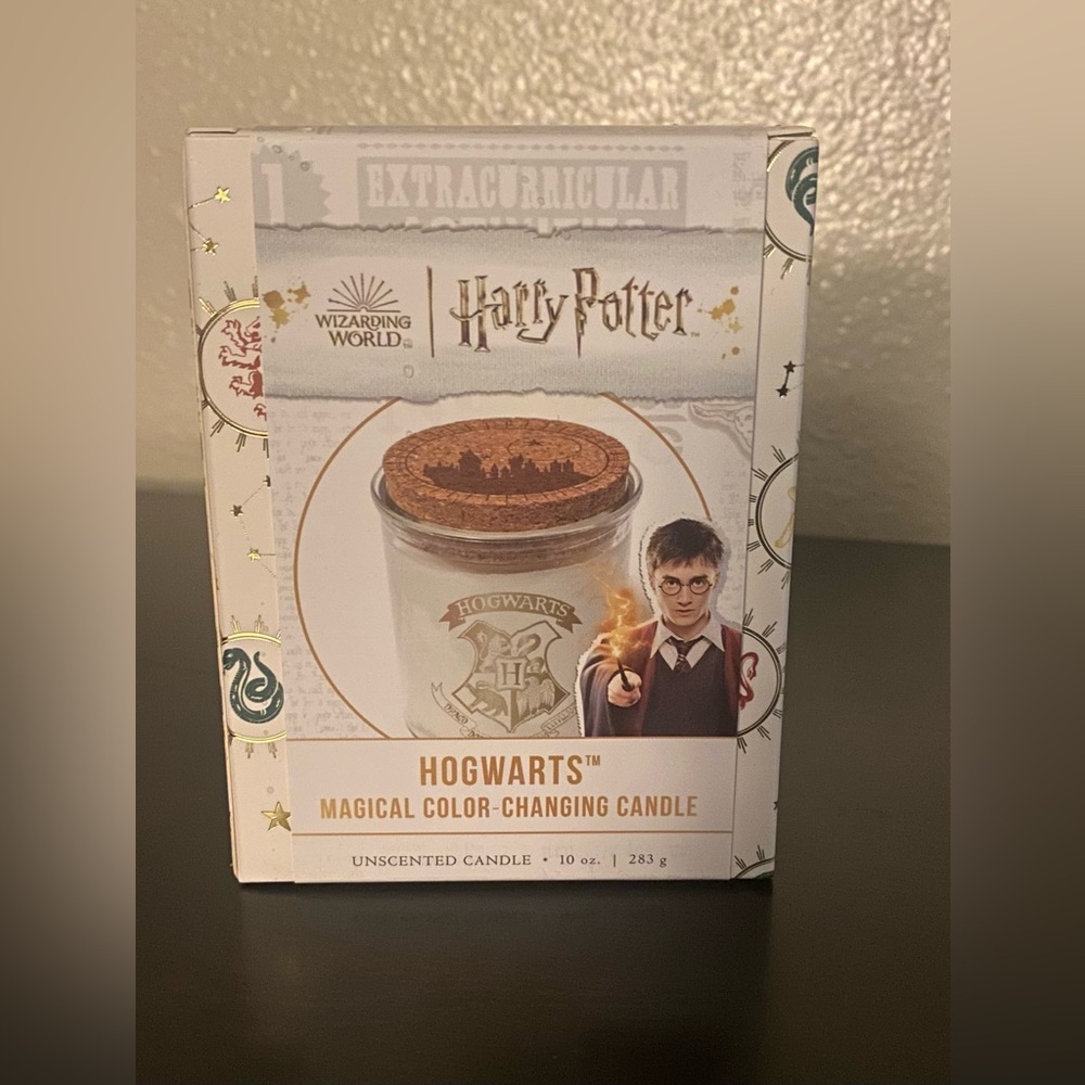 Harry Potter Hogwarts Color-Changing Candle 10oz | Wizarding World Collectible